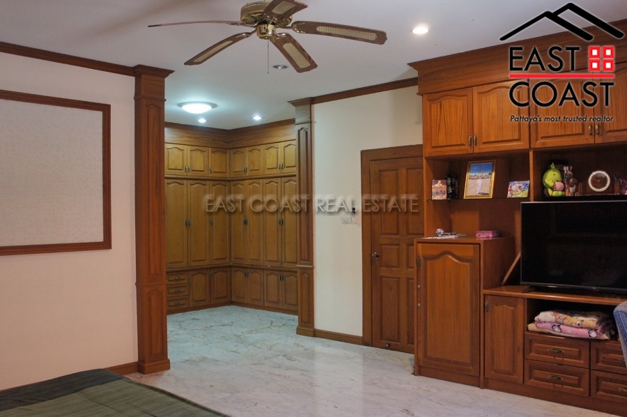 Pattaya Hill 1 23