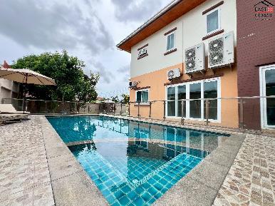 Lakeside Court 5 4