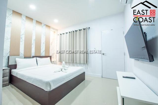 White House Villa in Baan Koon Suk 2