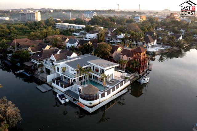 Yacht Club Seaview Villa