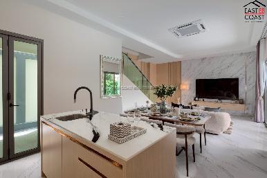 Luxury 4-Bedroom Pool Villa for Sale on Thappraya 19