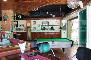 Highlander Bar & Guesthouse 2
