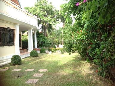 House in Soi Chaiyapruk 2 2