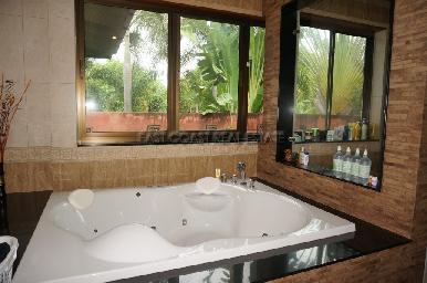 Huay Yai Manor House 21
