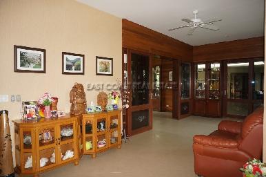 Huay Yai Manor House 12