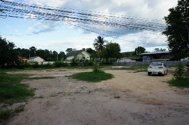 Lakefront land in Mabprachan 9