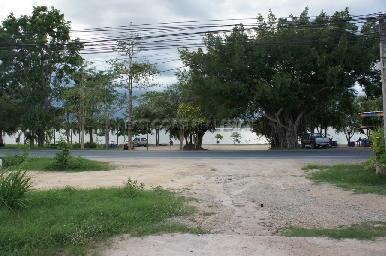 Lakefront land in Mabprachan 3