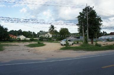 Lakefront land in Mabprachan 7