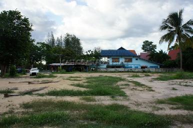 Lakefront land in Mabprachan 11