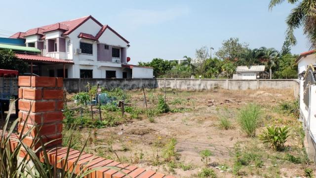 Land in Park Village