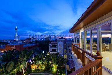 Luxurious Mansion with private pool 29