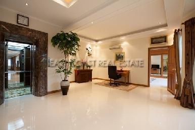 Luxurious Mansion with private pool 7