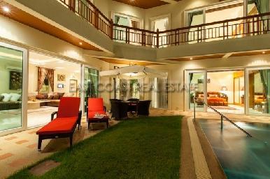 Luxurious Mansion with private pool 25