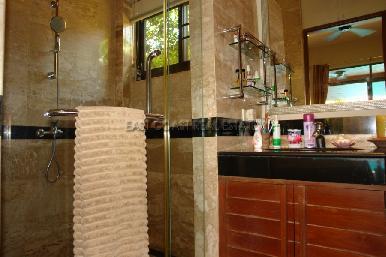 Pool Villa in Soi Wat Boon 9