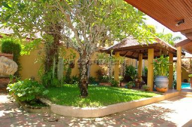 Pool Villa in Soi Wat Boon 2