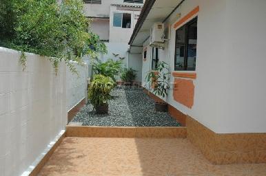 Royal Park Village 4