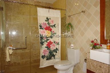 Silk Road Place 4