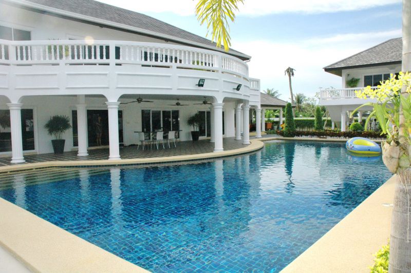 Country Estate 10