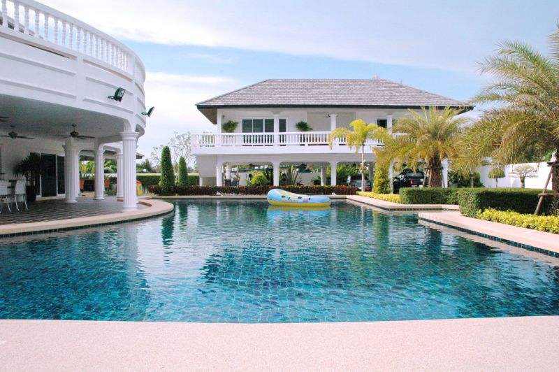Country Estate 11