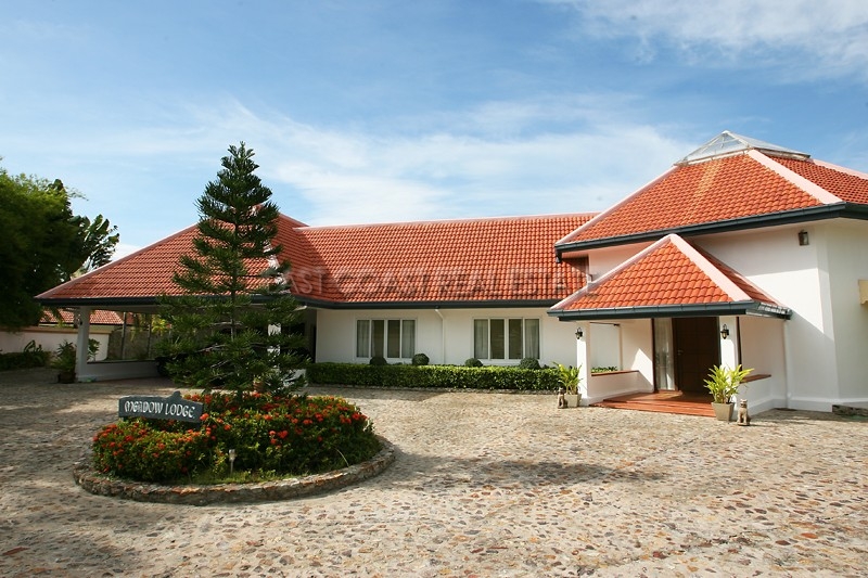 Crocodile Farm  3
