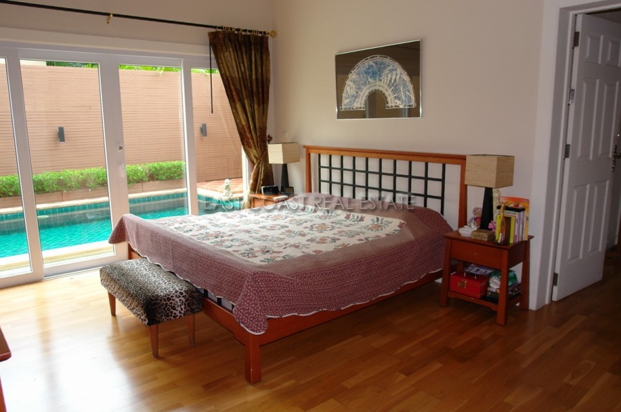 Silk Road Place 17
