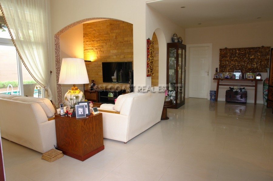 Silk Road Place 16