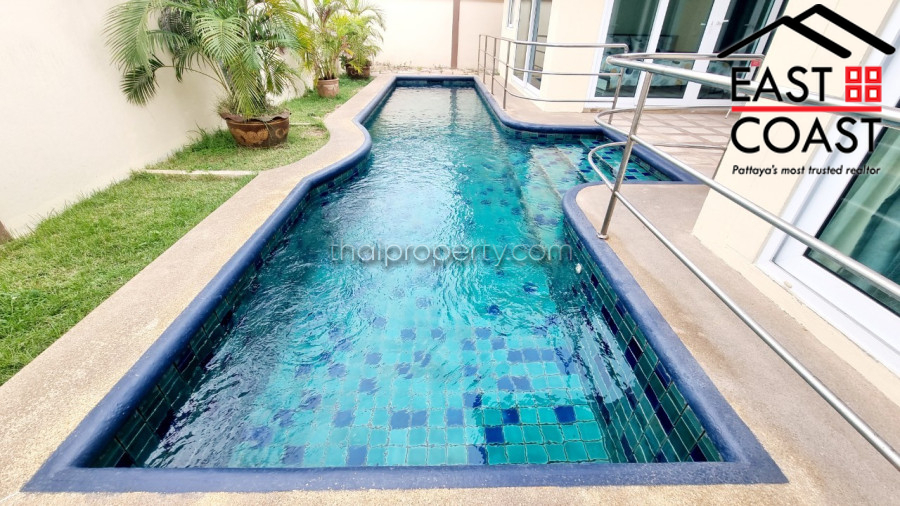 Stunning pool house 20