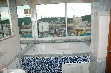 Center Condo 5