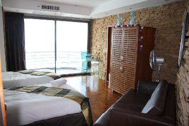 Royal Cliff 12
