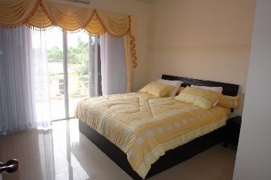 Lakeside Court 6