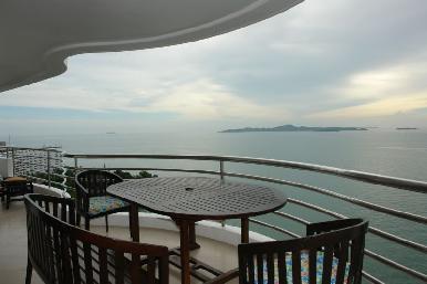 Royal Cliff 1