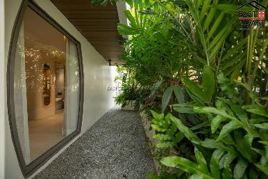 Pool Villa Mövenpick 33