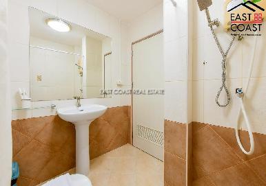 Sun and Beach Hostel 32