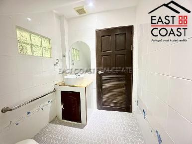 Private House At Soi Thung Klom Tan man 5