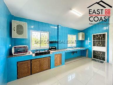 Private House At Soi Thung Klom Tan man 8