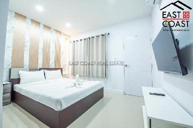 White House Villa in Baan Koon Suk 2 6