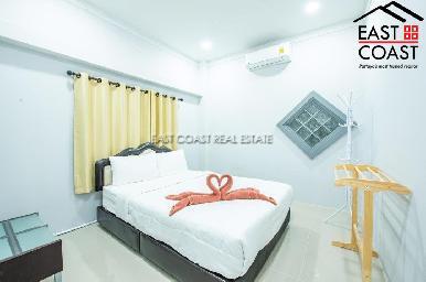 White House Villa in Baan Koon Suk 2 4