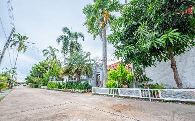 White House Villa in Baan Koon Suk 2 30