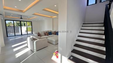 3-Storey House – Huay Yai Main Road 5