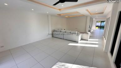 3-Storey House – Huay Yai Main Road 6
