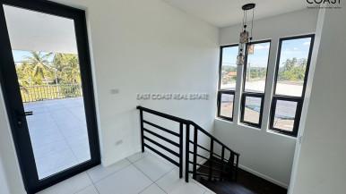 3-Storey House – Huay Yai Main Road 9