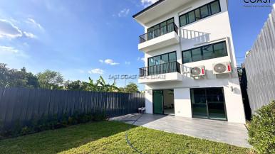 3-Storey House – Huay Yai Main Road 1