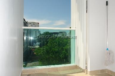 Cosy Beach View 9