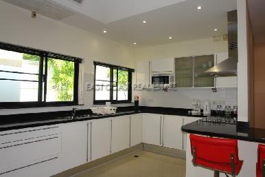 Jomtien Park Villas 3