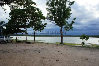 Lakefront land in Mabprachan 4