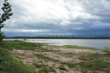 Lakefront land in Mabprachan 8