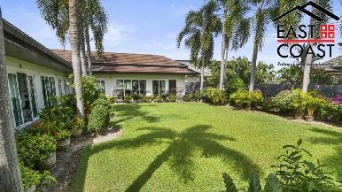 Luxury pool villa 52