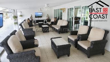 Luxury pool villa 8