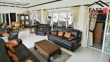 Luxury pool villa 9