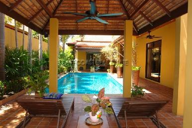 Pool Villa in Soi Wat Boon 1